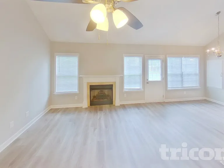 1024 Stratus Dr — Photo 2