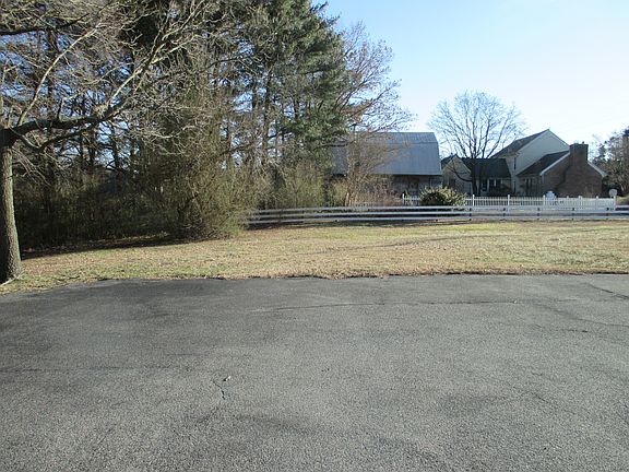 5th image of 200 Branch St
