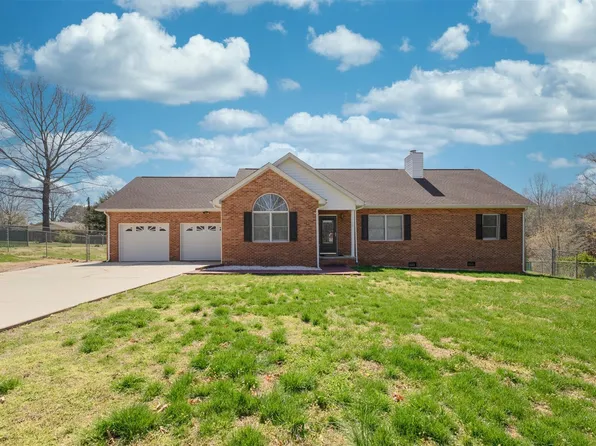 5177 Timberwood Ln, Hickory, NC 28602