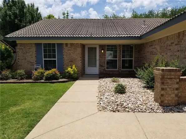 106 Iberis Ct, Arlington, TX 76018