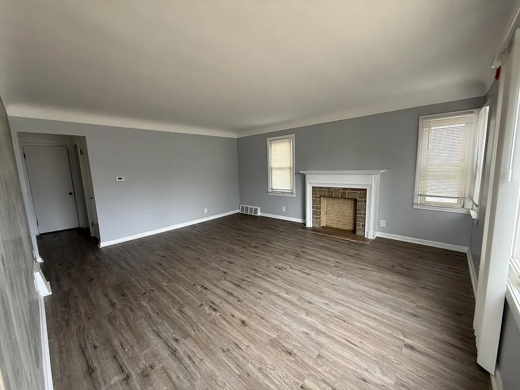 Building Photo - 1410 Bradley Ave