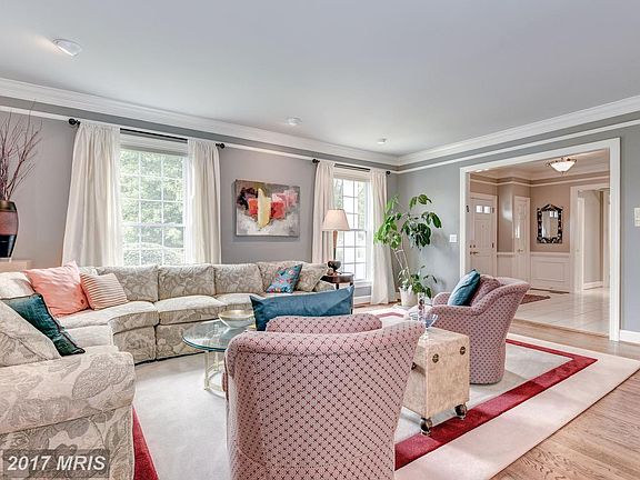3rd image of 8825 Sleepy Hollow Ln