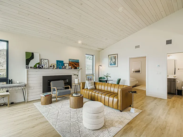 91 Mount Hope Cir #B303 — Photo 2