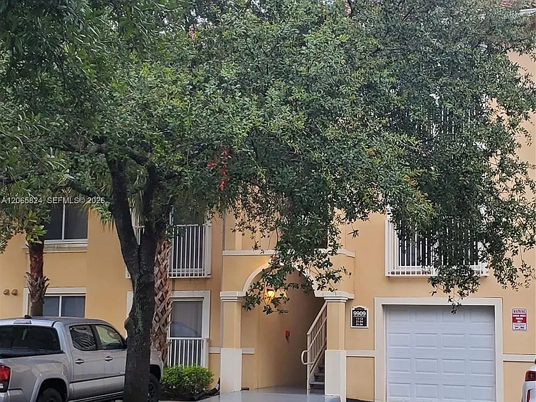 9909 Westwood Dr #121 — Photo 4