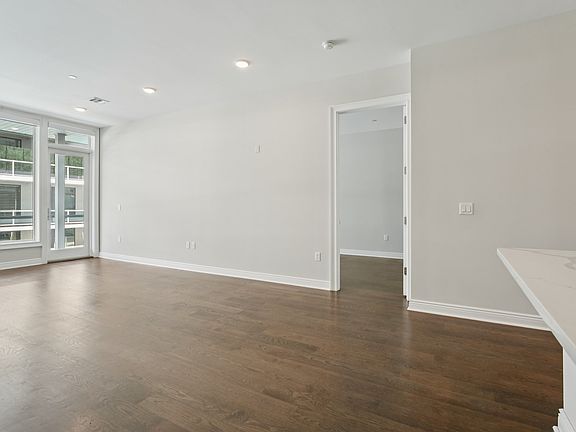 4th image of 3 Somerset Ln Unit 409