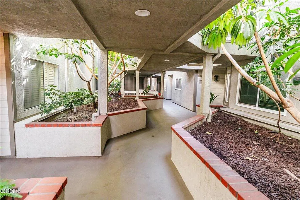 2 bed, 2.5 bath, 1197 sqft, $3,850 — Photo 2