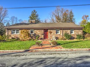 917 Eshelman Dr, Akron, PA 17501