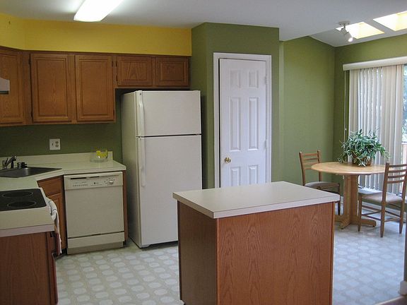 3rd image of 68 Drumcastle Ct