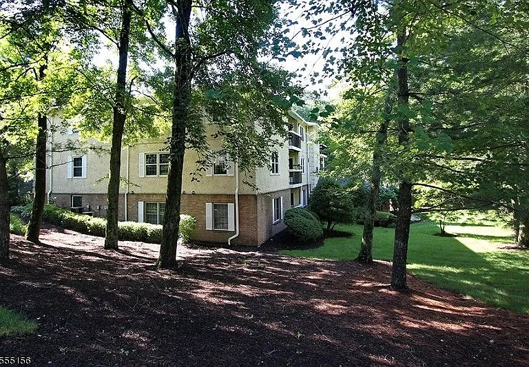11 E Heritage Dr — Photo 14