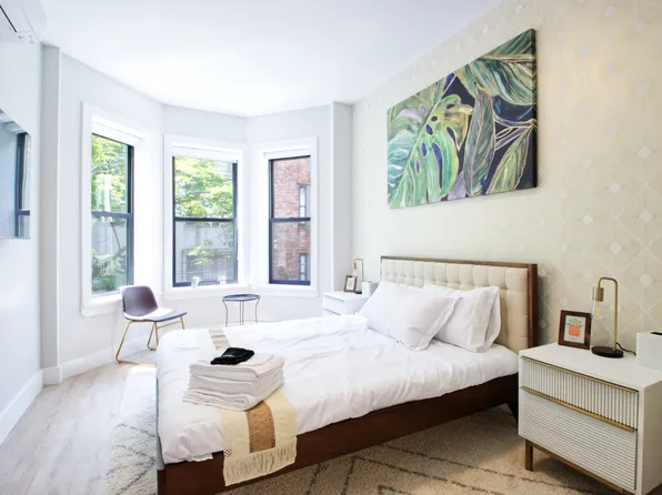 1444 Lincoln Place image 11 of 19