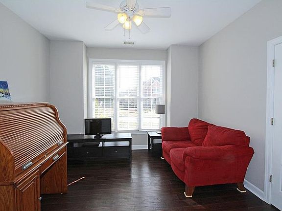 4th image of 280 Bluff Oak Dr