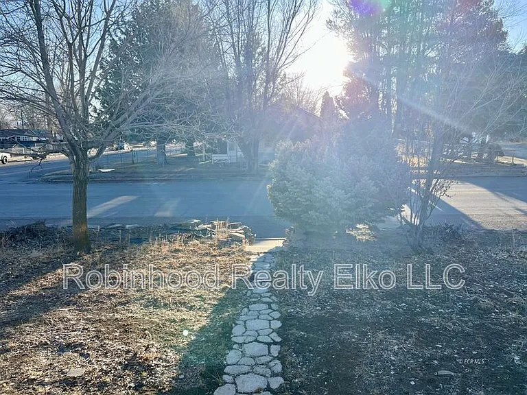1006 Cedar St — Photo 34