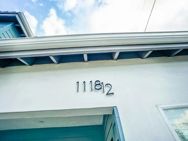 1116 1118 1/2 West 39th Pl — Photo 3