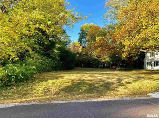 2 Edgehill Ct, Jacksonville, IL 62650