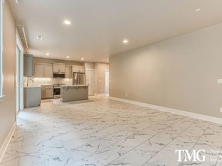 2519 NE 85th Cir — Photo 5