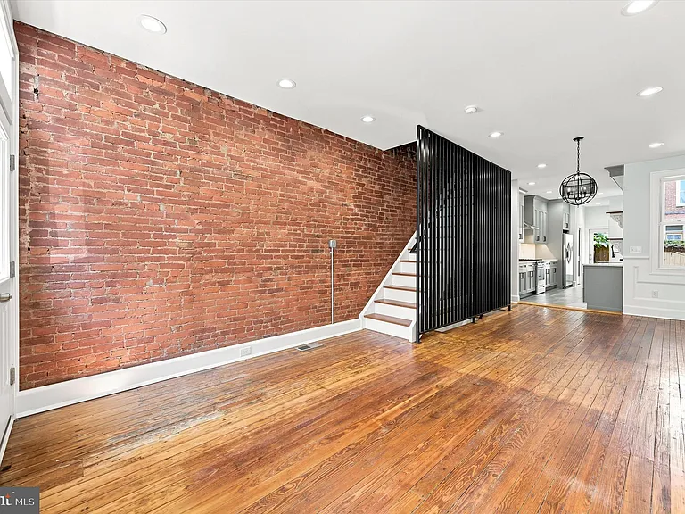 2337 E Fletcher St — Photo 4