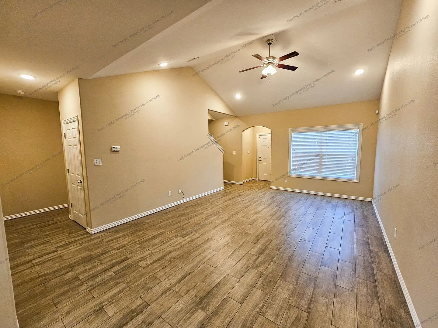 3 bed, 2.5 bath, 1650 sqft, $1,649 — Photo 3