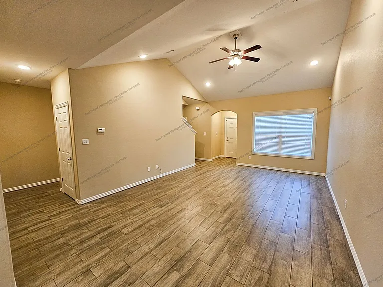 9907 Landry Dr — Photo 3