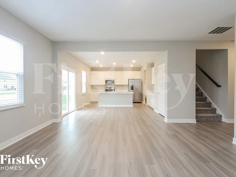 2335 S Carlota Dr — Photo 2