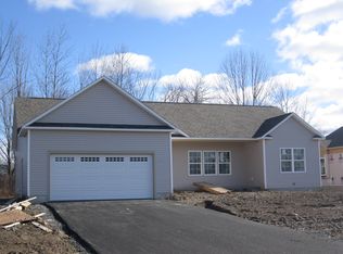 9553 Clare Castle Path, Cicero, NY 13039