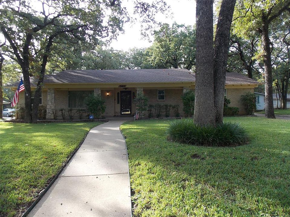 1st image of 3412 Woodford Dr