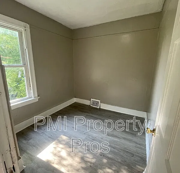2619 N 23rd St #LOWER — Photo 5