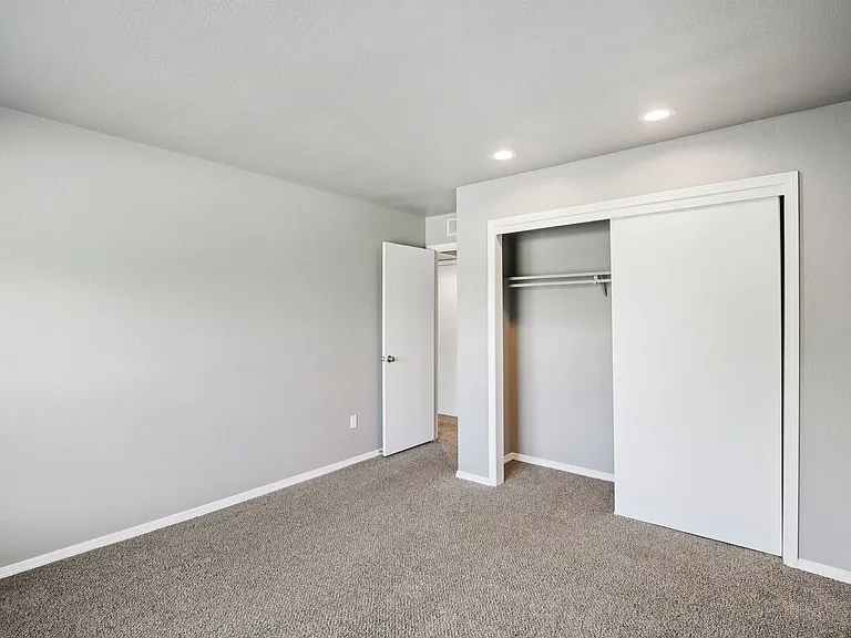 Hidden Hills Apartments — Photo 29