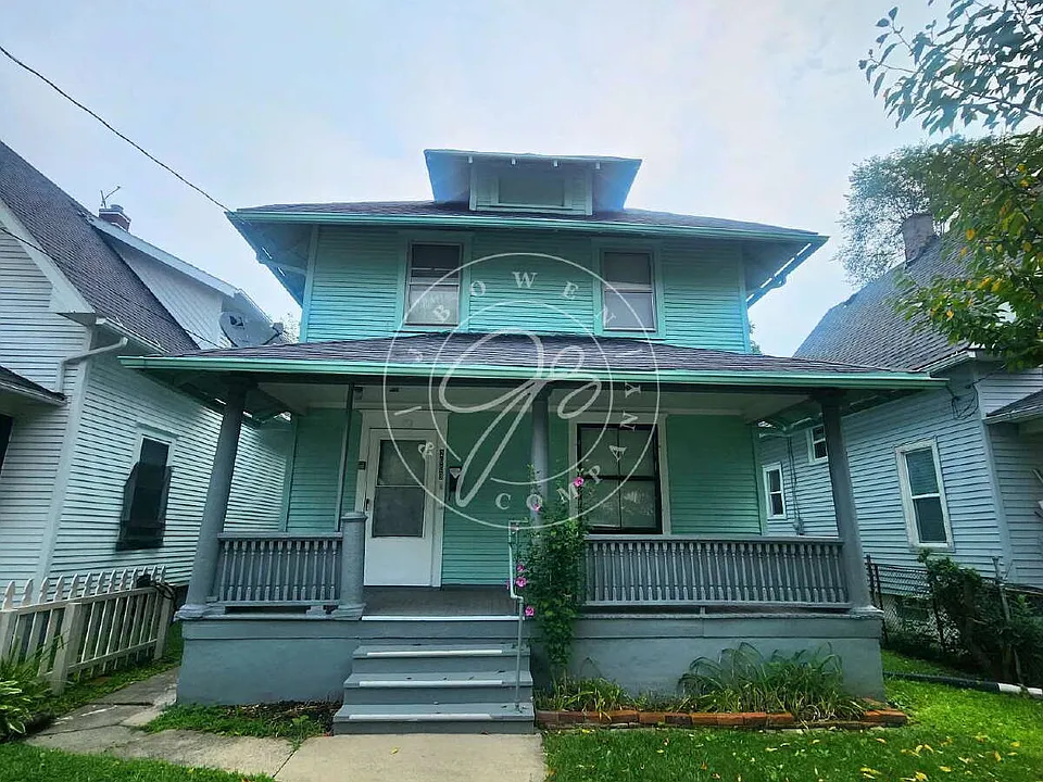 2908 Lawrence Ave