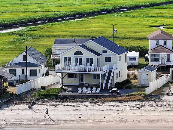 4th image of 123 Beach Ave