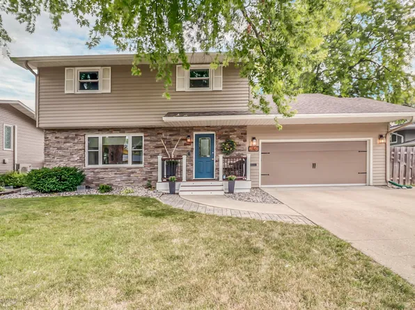 2861 2nd St N, Fargo, ND 58102