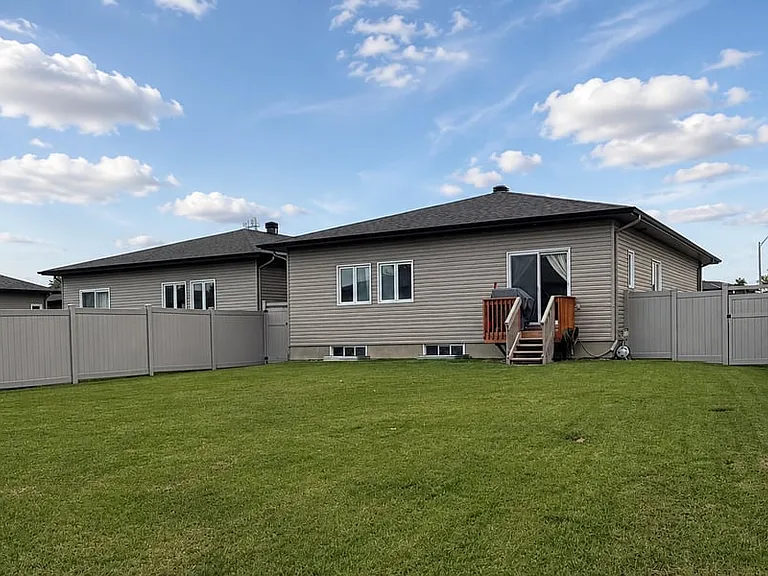 92 Chateauguay St — Photo 13