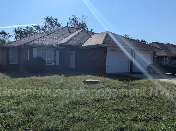 1909 S F St, Rogers, AR 72758