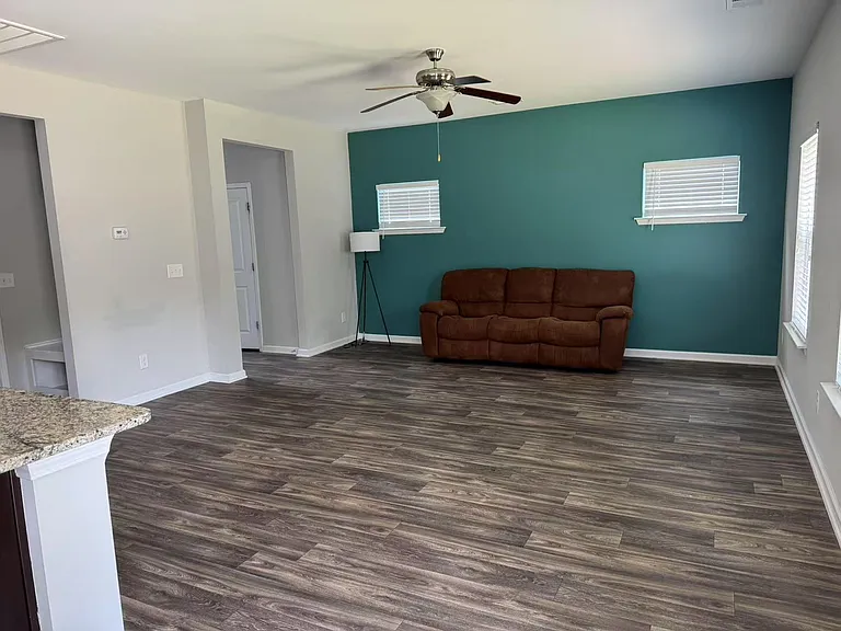 218 Harvest Glen Ln — Photo 3