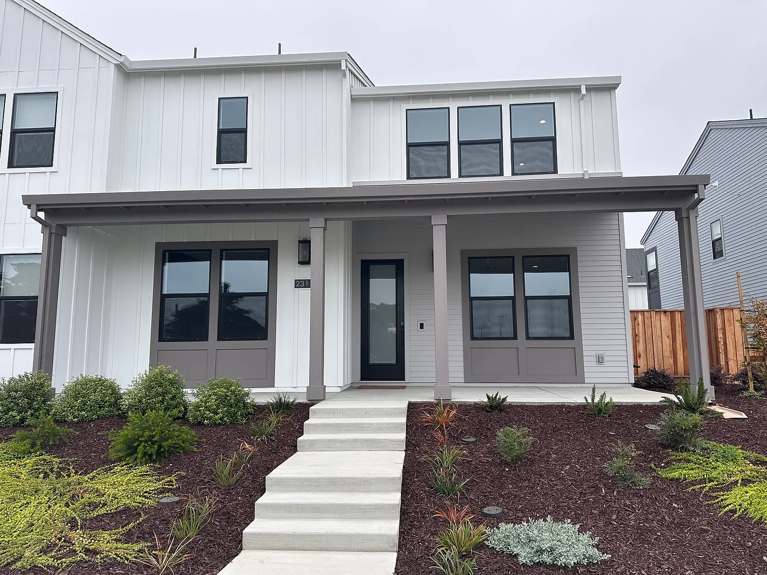 4 bed, 2300 sqft, $5,250 — Photo 1