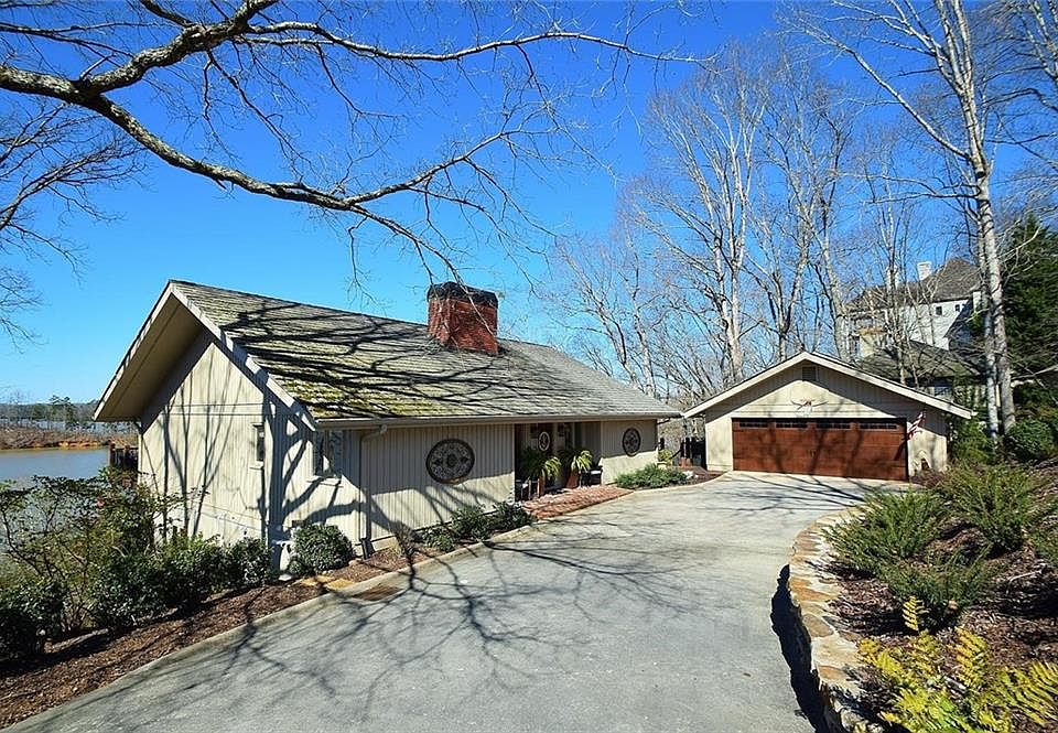 1st image of 2411 Island Dr