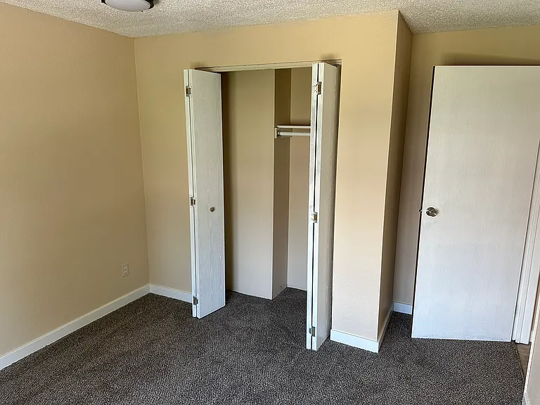 1520 W Clark St #J — Photo 10