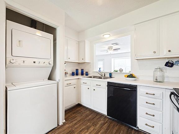 3rd image of 3922 Laura Leigh Drive #3922