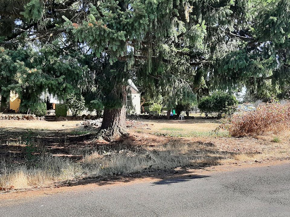 1st image of 1603 SE Maple St