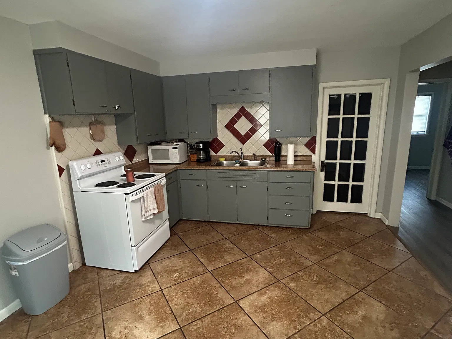 412 S Malcolm Ave — Photo 4