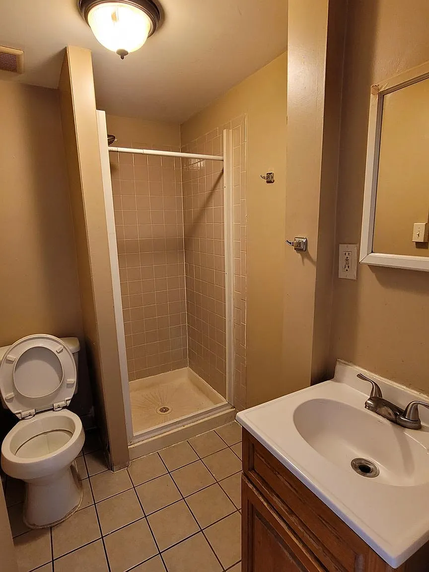 1 bed, 2050 sqft, $875 — Photo 2