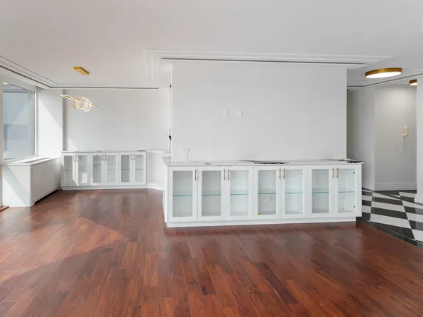 2521 Palisade Avenue image 13 of 25