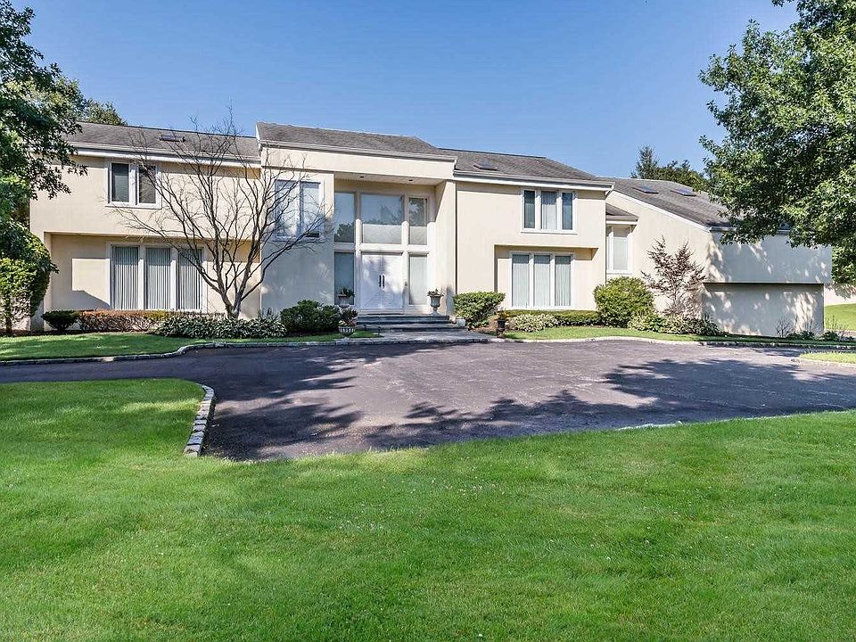 1st image of 14 Pleasant Ln