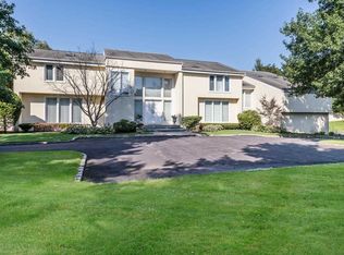 14 Pleasant Ln, Oyster Bay, NY 11771