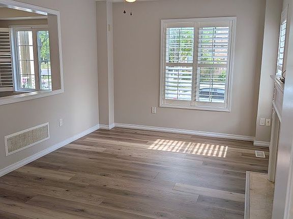 3rd image of 115 Elliottglen Dr