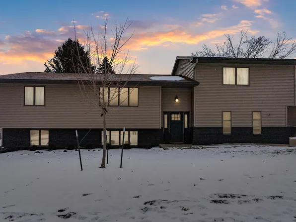 132 Palmer Dr, La Porte City, IA 50651