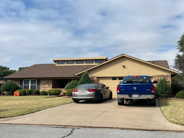 906 Mohawk Dr, Burkburnett, TX 76354
