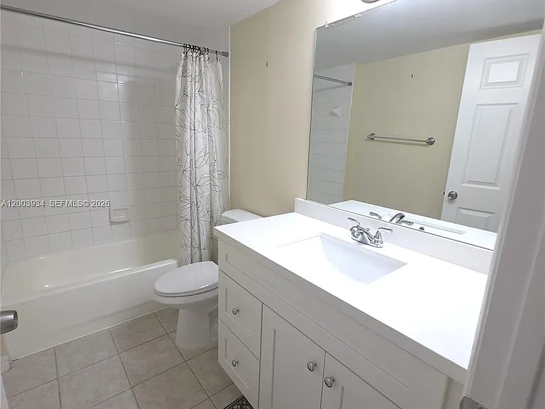 5051 Wiles Rd #201 — Photo 27