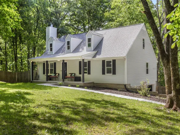 206 Brookwood Dr, Burns, TN 37029