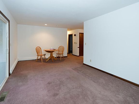 15972 15 Mile Rd-104
