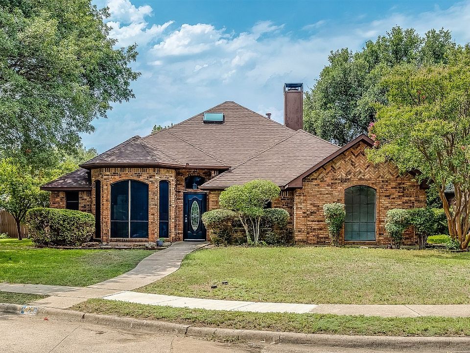 1st image of 922 Willow Brook Dr